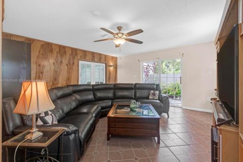 House in Miami, Florida 4 bedrooms, 271.09 sq.m. № 1836156 - photo 22