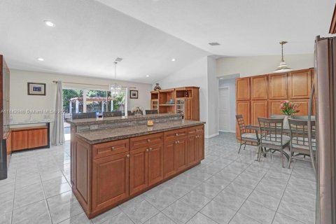 House in Miami, Florida 4 bedrooms, 271.09 sq.m. № 1836156 - photo 11