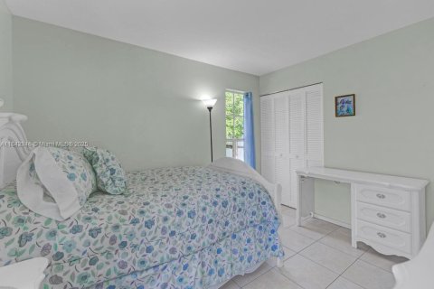 House in Miami, Florida 4 bedrooms, 271.09 sq.m. № 1836156 - photo 30