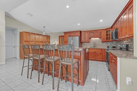 House in Miami, Florida 4 bedrooms, 271.09 sq.m. № 1836156 - photo 8