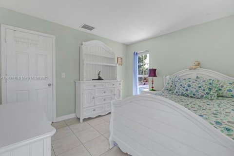 House in Miami, Florida 4 bedrooms, 271.09 sq.m. № 1836156 - photo 18