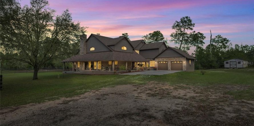 Villa ou maison à Dunnellon, Floride 4 chambres, 363.25 m2 № 2098701
