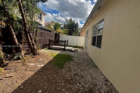 Снять в аренду виллу или дом в Хомстед, Флорида 5 спален, 188.03м2, № 1988204 - фото 9