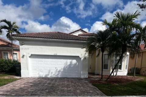 Снять в аренду виллу или дом в Хомстед, Флорида 5 спален, 188.03м2, № 1988204 - фото 1