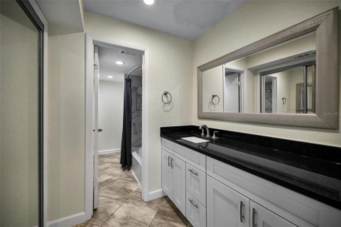 Condo in Seminole, Florida, 2 bedrooms  № 2226321 - photo 19