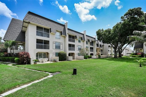 Condo in Seminole, Florida, 2 bedrooms  № 2226321 - photo 27
