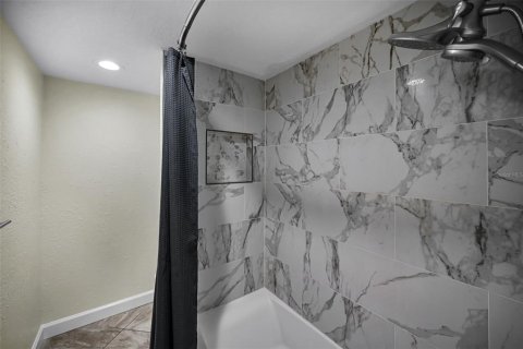 Condo in Seminole, Florida, 2 bedrooms  № 2226321 - photo 20