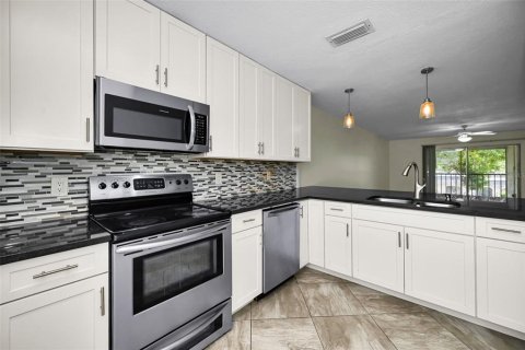 Condo in Seminole, Florida, 2 bedrooms  № 2226321 - photo 15