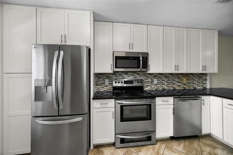 Condo in Seminole, Florida, 2 bedrooms  № 2226321 - photo 14