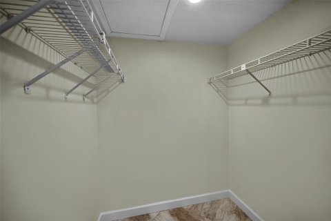 Condo in Seminole, Florida, 2 bedrooms  № 2226321 - photo 21