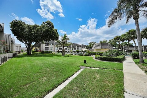 Condo in Seminole, Florida, 2 bedrooms  № 2226321 - photo 28