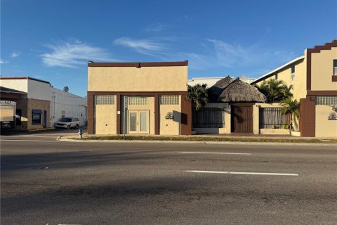 Commercial property in Bradenton, Florida 611.3 sq.m. № 2109940 - photo 8