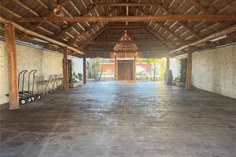 Commercial property in Bradenton, Florida 611.3 sq.m. № 2109940 - photo 17