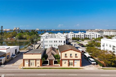 Commercial property in Bradenton, Florida 611.3 sq.m. № 2109940 - photo 2