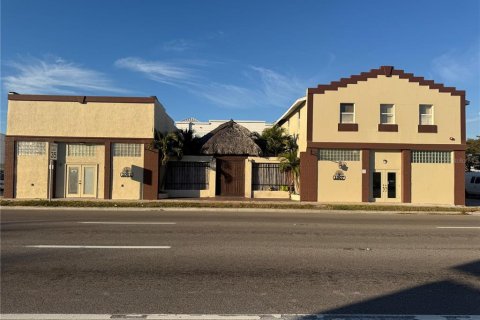 Commercial property in Bradenton, Florida 611.3 sq.m. № 2109940 - photo 6