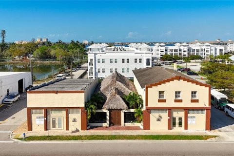 Commercial property in Bradenton, Florida 611.3 sq.m. № 2109940 - photo 3