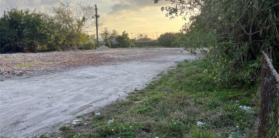 Land in Lauderhill, Florida № 1691765