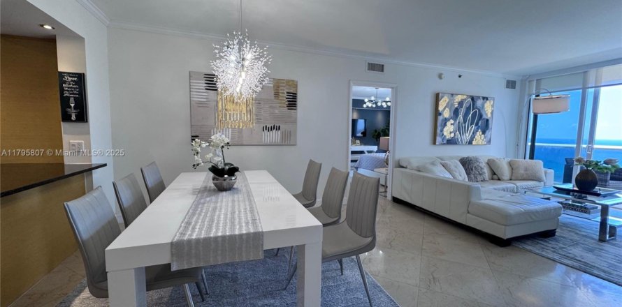 Condo à Hallandale Beach, Floride, 3 chambres № 1738442