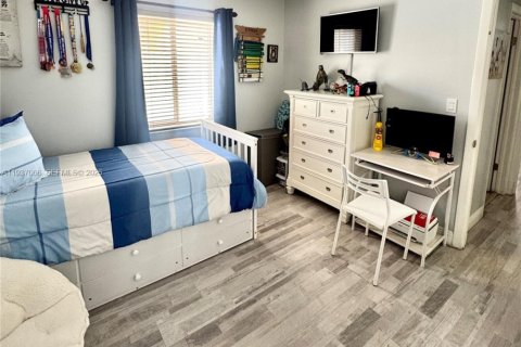 House in Sweetwater, Florida 3 bedrooms, 101.26 sq.m. № 1995016 - photo 13