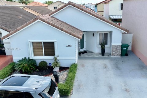 House in Sweetwater, Florida 3 bedrooms, 101.26 sq.m. № 1995016 - photo 1