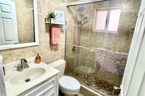 House in Sweetwater, Florida 3 bedrooms, 101.26 sq.m. № 1995016 - photo 10