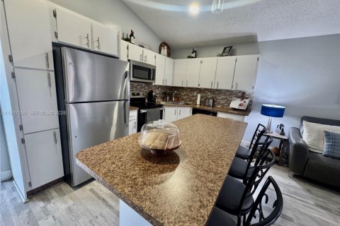 House in Sweetwater, Florida 3 bedrooms, 101.26 sq.m. № 1995016 - photo 5