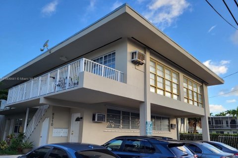 Condo in Miami Beach, Florida, 2 bedrooms  № 1965160 - photo 1