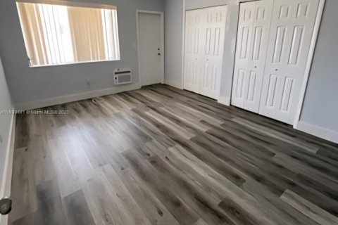 Condo in Miami Beach, Florida, 2 bedrooms  № 1965160 - photo 4