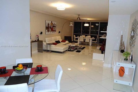 Condo in Hollywood, Florida, 2 bedrooms  № 2035286 - photo 28