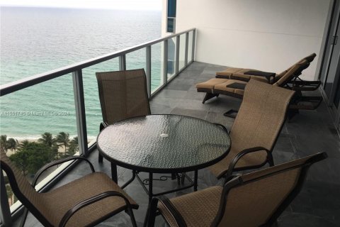 Condo in Hollywood, Florida, 2 bedrooms  № 2035286 - photo 17