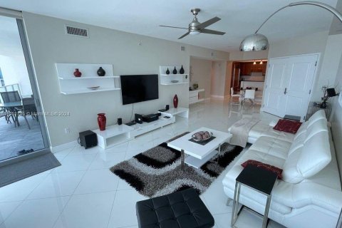 Condo in Hollywood, Florida, 2 bedrooms  № 2035286 - photo 12