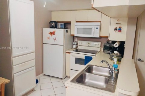 Кондоминиум с 1 спальней в Майами-Лейкс, Флорида № 2050647