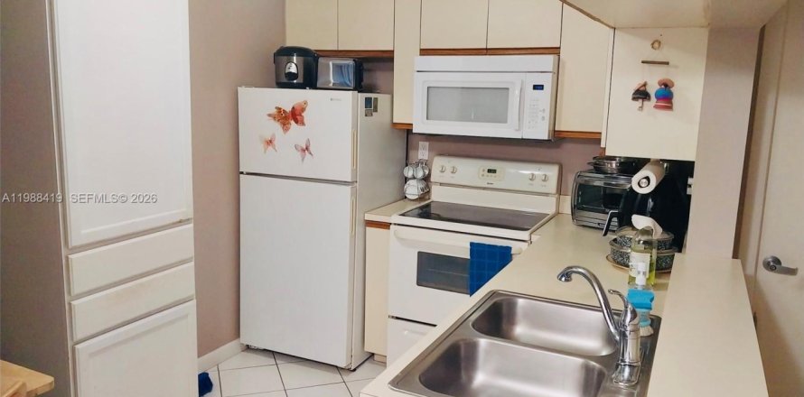 Кондоминиум с 1 спальней в Майами-Лейкс, Флорида № 2050647