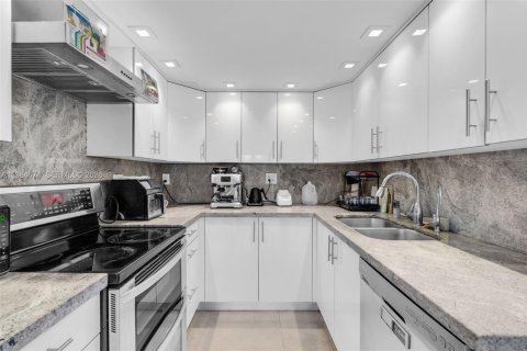 Villa ou maison à vendre à Dania Beach, Floride: 4 chambres, 128.95 m2 № 2048137 - photo 9