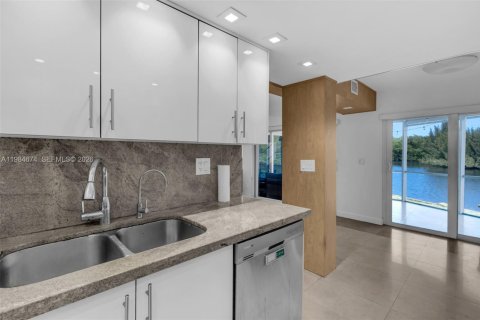 Villa ou maison à vendre à Dania Beach, Floride: 4 chambres, 128.95 m2 № 2048137 - photo 10