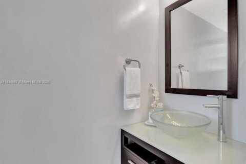 House in Pembroke Pines, Florida 3 bedrooms, 191.01 sq.m. № 1823828 - photo 26