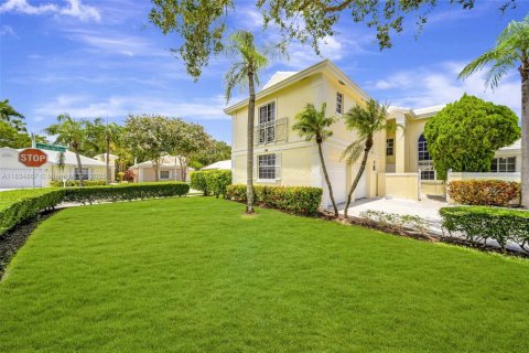 House in Pembroke Pines, Florida 3 bedrooms, 191.01 sq.m. № 1823828 - photo 7