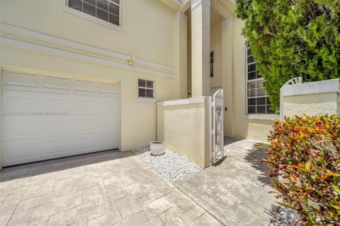 House in Pembroke Pines, Florida 3 bedrooms, 191.01 sq.m. № 1823828 - photo 10