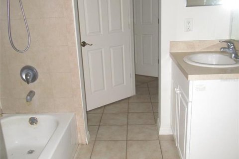 Villa ou maison à louer à North Port, Floride: 3 chambres, 140.28 m2 № 2383944 - photo 15