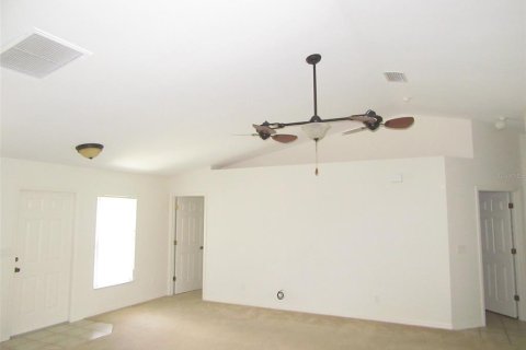 Villa ou maison à louer à North Port, Floride: 3 chambres, 140.28 m2 № 2383944 - photo 5