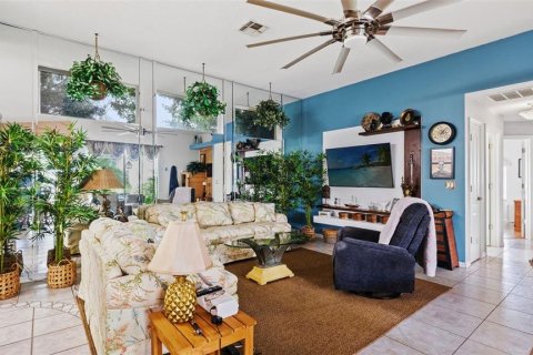 Casa en venta en Spring Hill, Florida, 3 dormitorios, 196.95 m2 № 2383812 - foto 7