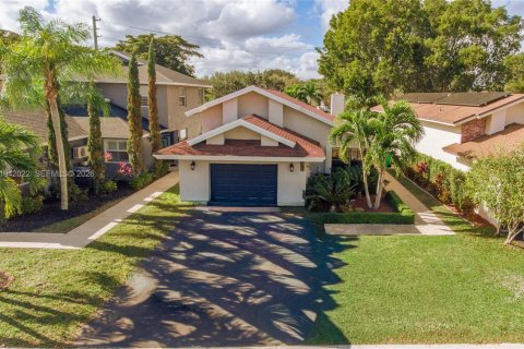 Дом в Санрайз, Флорида 3 спальни, 135.64м2 № 2002350