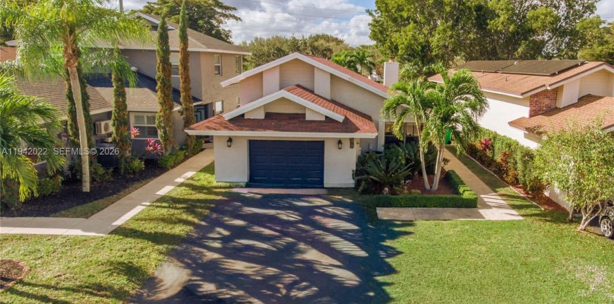 Дом в Санрайз, Флорида 3 спальни, 135.64м2 № 2002350