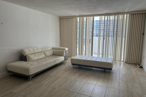 Condominio en venta en Aventura, Florida, 1 dormitorio, 82.4 m2 № 1966670 - foto 13