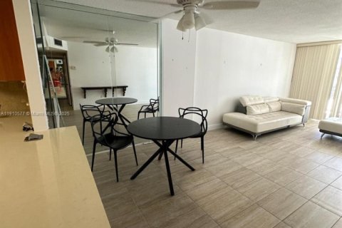 Condominio en venta en Aventura, Florida, 1 dormitorio, 82.4 m2 № 1966670 - foto 19