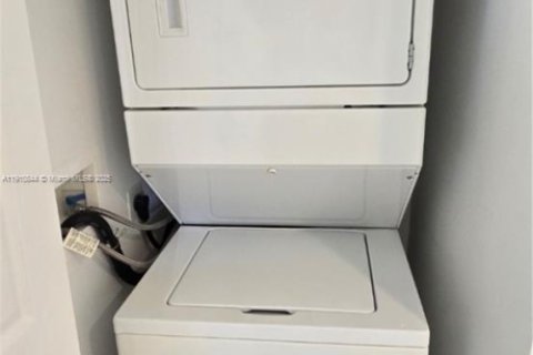 Condo in Tamarac, Florida, 2 bedrooms № 2060037 - photo 28