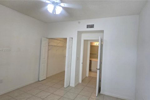 Condo in Tamarac, Florida, 2 bedrooms № 2060037 - photo 13