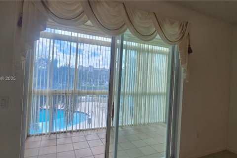 Condo in Tamarac, Florida, 2 bedrooms № 2060037 - photo 17