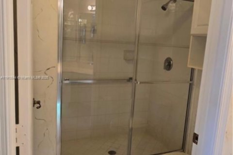 Condo in Tamarac, Florida, 2 bedrooms № 2060037 - photo 24