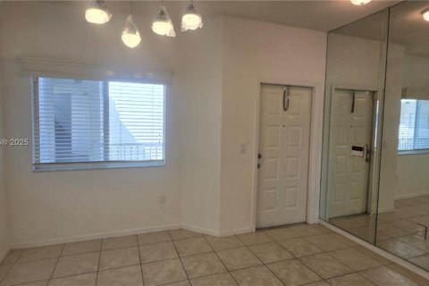 Condo in Tamarac, Florida, 2 bedrooms № 2060037 - photo 5